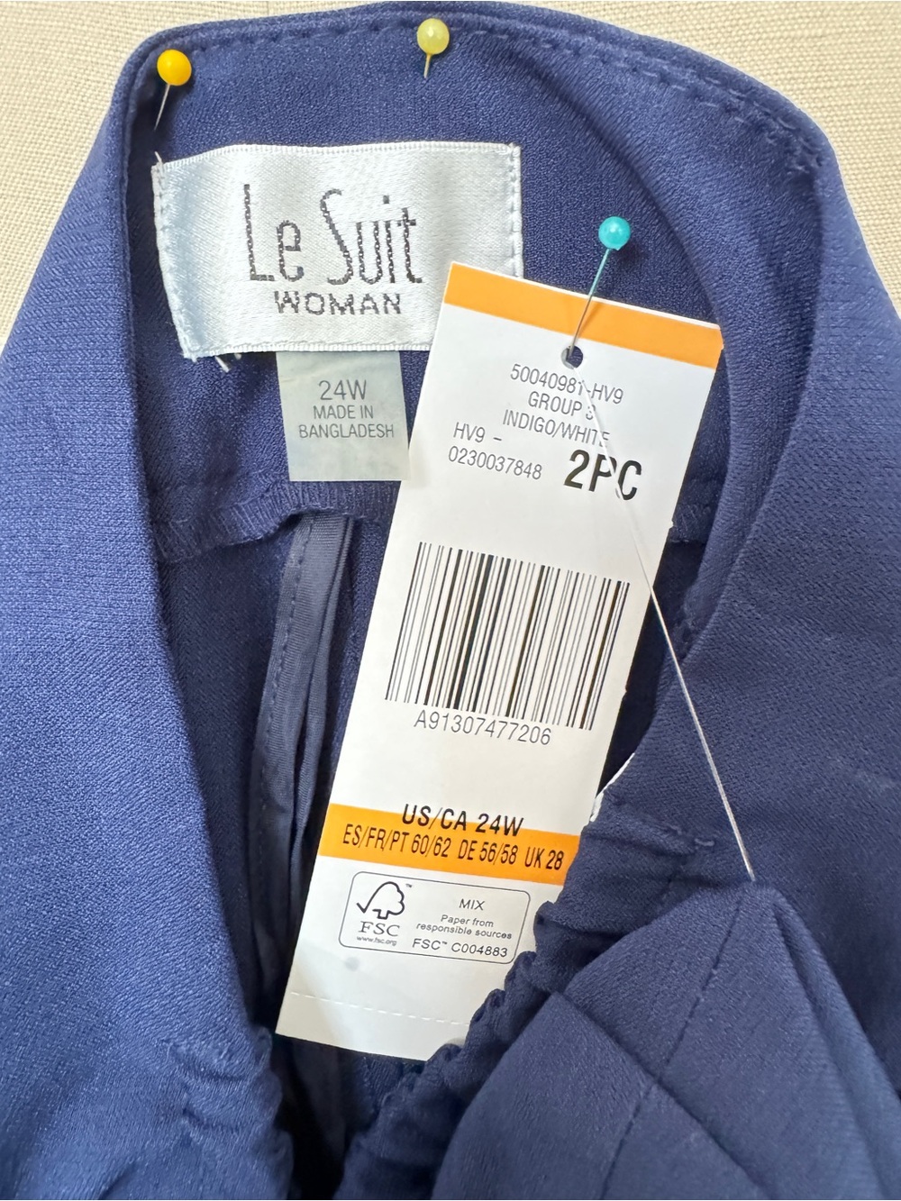 Le Suit Dark Navy Woman Coat and slacks. - Picture 4 of 4
